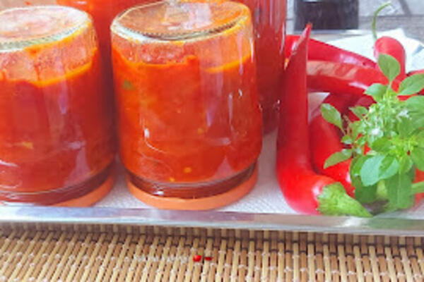 BAKA JE PODELILA RECEPT ZA NAJBOLJU KAFANSKU LJUTENICU: Pikantnka i PREUKUSNA, bombica od ZIMNICE (VIDEO)