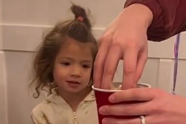 DEVOJČICA DOBILA ROĐENDANSKU TORU, ALI OVOME SE NIJE NADALA: Ubrzo je SVE krenulo NAOPAKO, majka NE VERUJE (VIDEO)