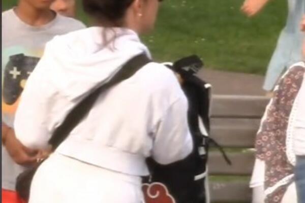 NEVEROVATAN SNIMAK MALTRETIRANJA KRUŽI INTERNETOM: Devojčice muče dečaka, a onda...pažljivo vidite snimak (VIDEO)