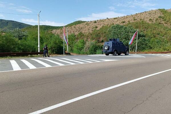 JUTRO POSLE PUCNJAVE U BANJSKOJ: Jarinje i Brnjak zatvoreni, kosovska policija i dalje blokira sve prilaze selu