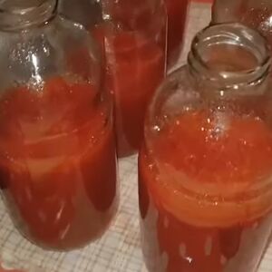 Mleveni paradajz bez roka trajanja: Starinski recept iz okoline Valjeva prenosi se generacijama, ukus je bogovski
