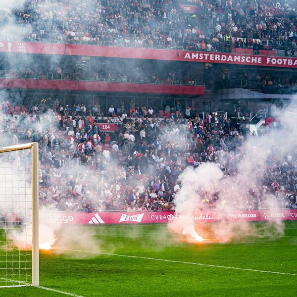 VELIKI NEREDI U HOLANDIJI: Ajaksovi navijači napravili OPŠTI HAOS! (VIDEO)