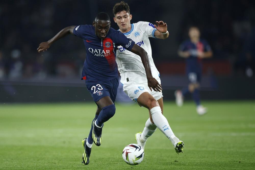 ČETIRI FUDBALERA PSŽ-A SUSPENDOVANA ZBOG HOMOFOBIJE! Pevali uvredljive pesme (FOTO)