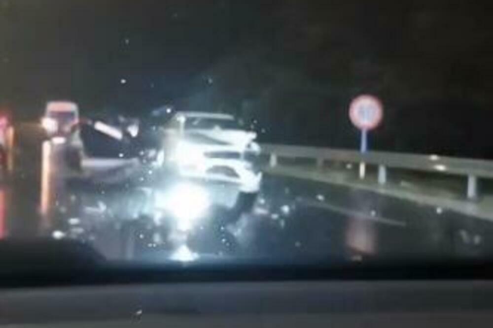 SAOBRAĆAJNA NEZGODA KOD BUBANJ POTOKA: Na licu mesta POLICIJA i HITNA POMOĆ! (VIDEO)