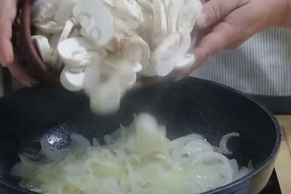 KUVAR OTKRIO TRIK KAKO DA NEUTRALIŠETE MIRIS DINSTANJA LUKA: Ne treba vam ASPIRATOR, 1 kesica ovoga je DOVOLJNA