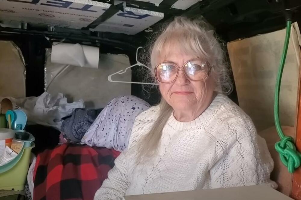 IMA 75 GODINA, RADI 40 SATI NEDELJNO I JEDVA PREŽIVLJAVA: Zimi se greje na RERNU, a tek da vidite GDE ŽIVI (VIDEO)