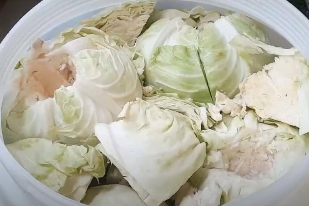 Evo kako da se kiseli kupus nikad ne pokvari: Ni za 3 života ne može da propadne, spašava ga samo ovo