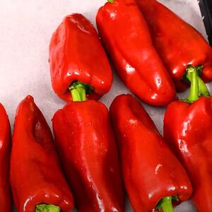 Peckana paprika koju svi obožavaju! Domaćice neće ni osetiti pripremu, nikad lakše i brže