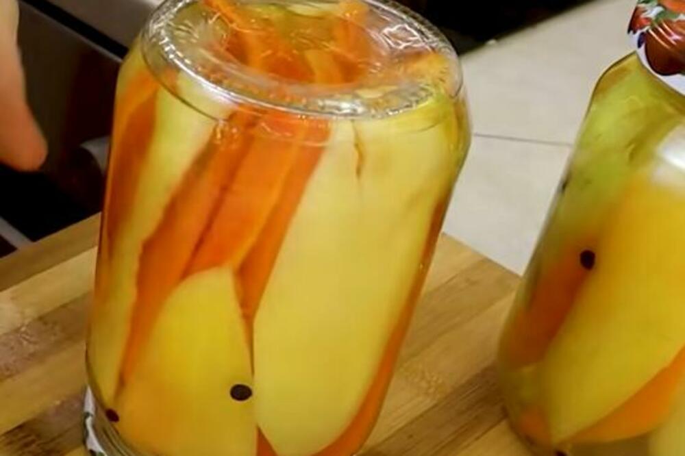 KISELE PAPRIKE U TEGLI BEZ KUVANJA: Zaboravljena srpska zimnica - recept nema konkurenciju