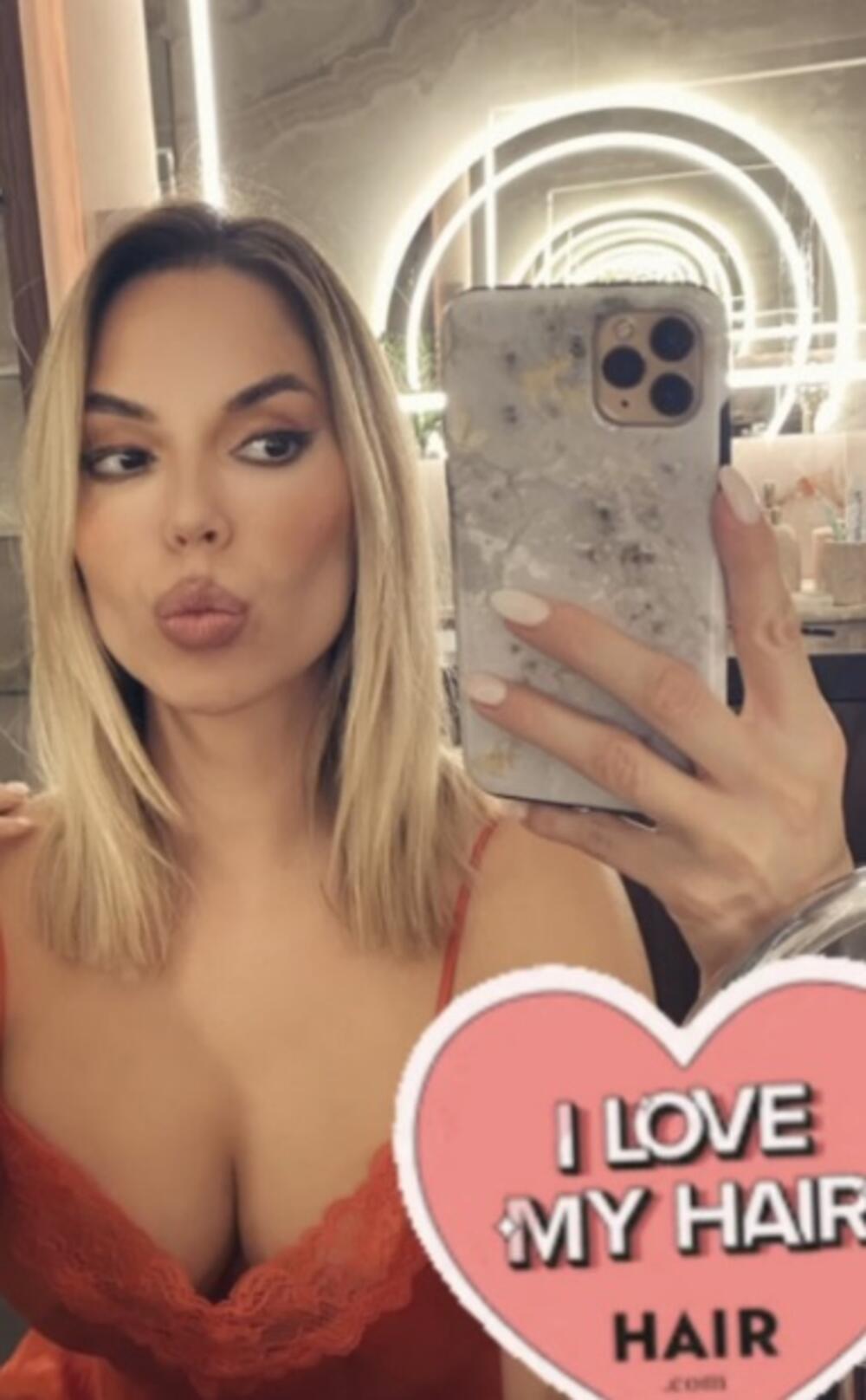 Nova frizura i vrelo telo