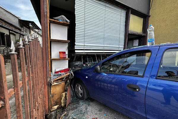 POZNATO STANJE VOZAČA KOJI SE ZAKUCAO U RADNJU U ČAČKU! Oglasili se lekari