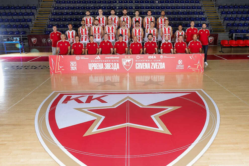 Košarkaši i stručni štab Crvene zvezde