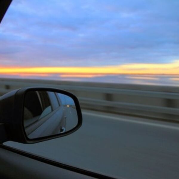 DA LI ZNATE ČEMU SLUŽI ISPREKIDANA LINIJA NA SPOLJNOM RETROVIZORU AUTOMOBILA? Mnogi ne znaju, a može SPASITI ŽIVOT