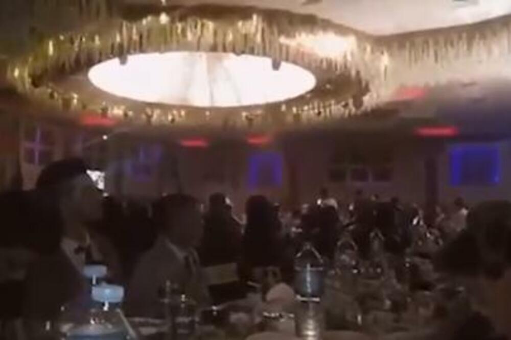 OVO JE MOMENAT KADA JE U SVADBENOJ SALI IZBIO POŽAR: Mladenci plesali kad je počeo PAKAO, stradali na MESTU (VIDEO)
