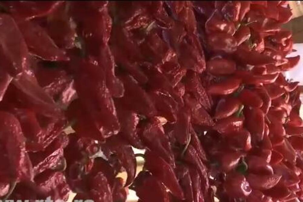 PIROĆANCI TVRDI DA SE OVAKO PRAVI NAJBOLJI AJVAR: Domaćice otkrile TAJNI SASTOJAK, u pitanju je AUTOHTONA SORTA!