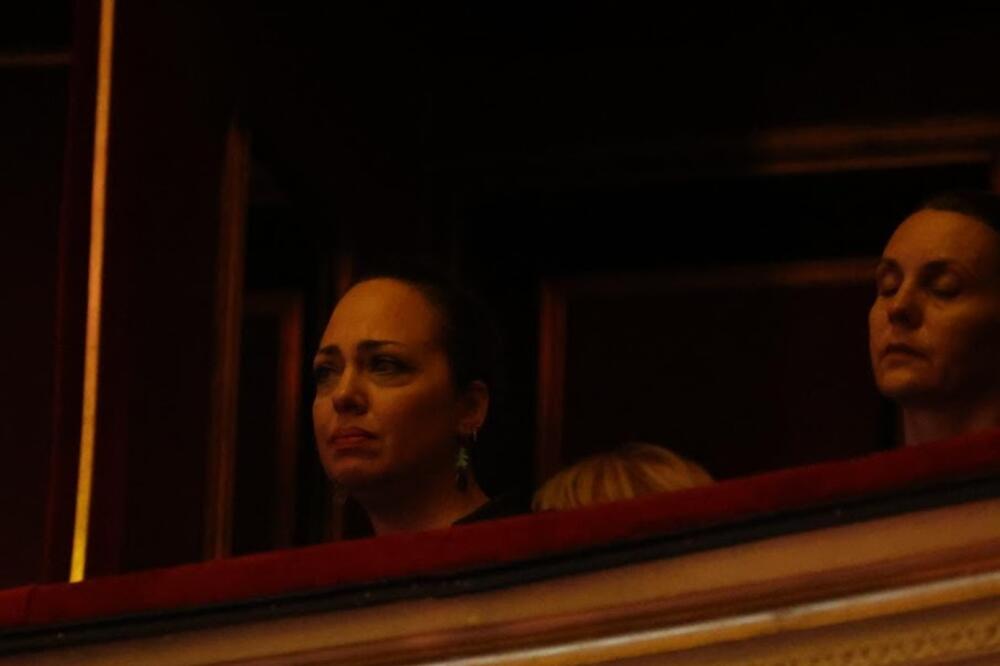 BJELA VIDNO UZRUJAN, A BIVŠA ŽENA NE PRESTAJE DA PLAČE: Potresne scene lede krv u žilama, VOLELI SU GA