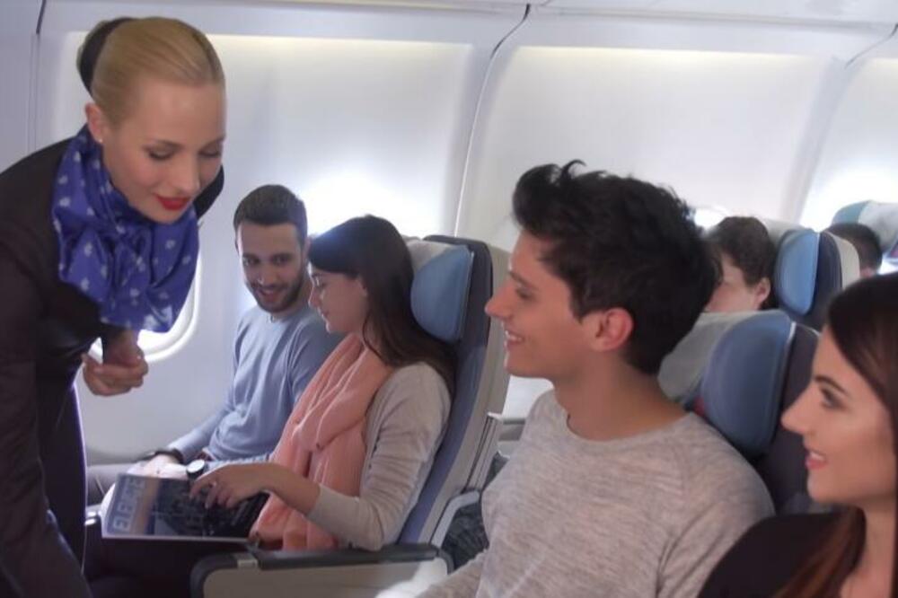 STJUARDESA OTKRILA TAJNI KOD MEĐU POSADOM KADA IH NEKI PUTNIK SE*SUALNO PRIVLAČI: Ovo niste ni slutili...