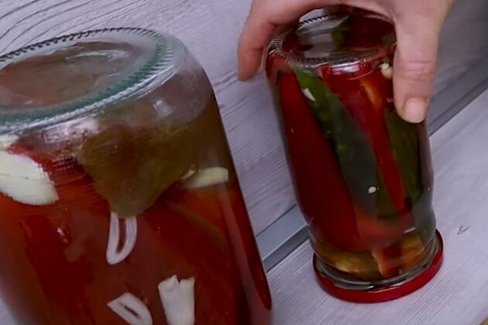 LOVAČKA PAPRIKA U TEGLI: Nezaboravna seljačka zimnica - recept znaju samo iskusne domaćice
