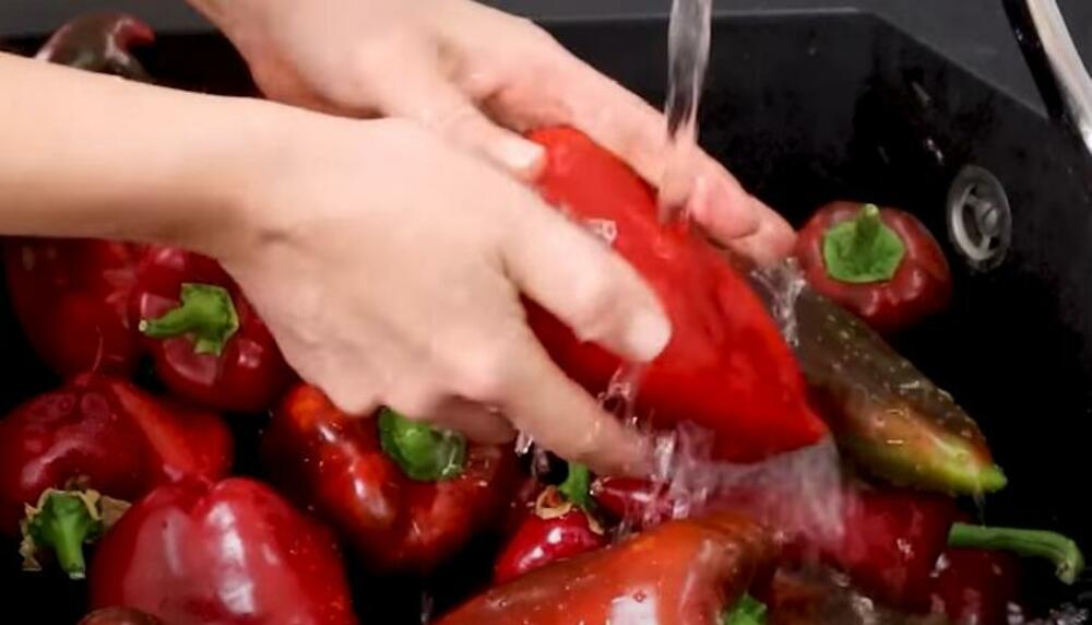 Pranje crvenih paprika