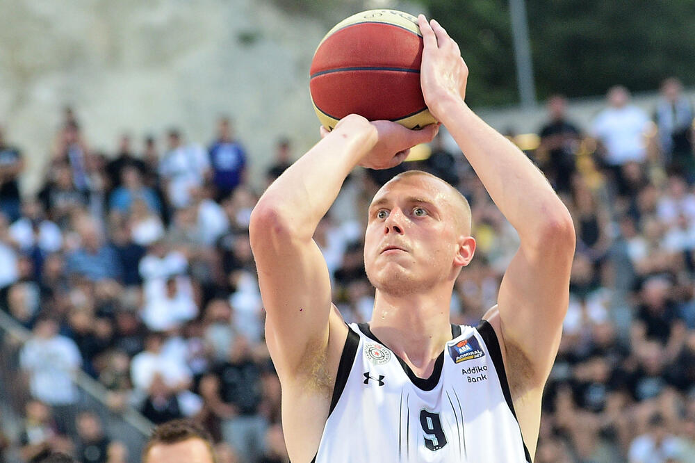 "CILJEVI SU NAM DA OSVOJIMO SVE!" Smailagićeve reči muzika za uši Grobara (VIDEO/FOTO)