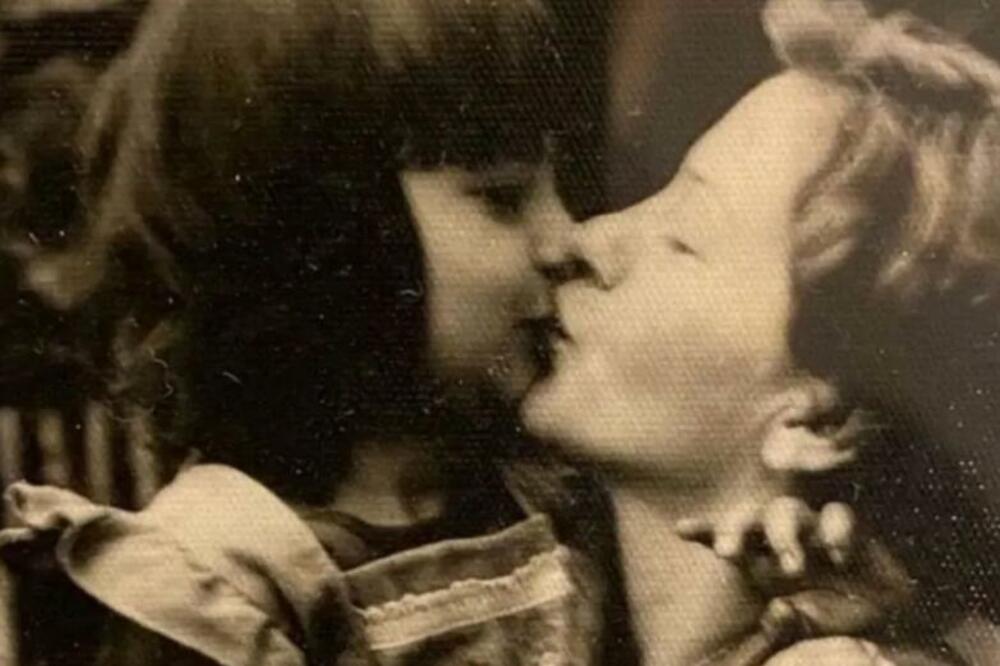 NIKAD NEĆETE POGODITI KO JE DEVOJČICA SA FOTKE: Danas je VELIKA ZVEZDA i OPASNA ZAVODNICA