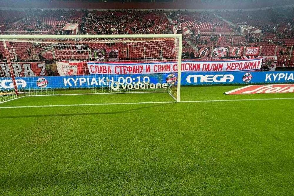 "SLAVA SRPSKIM PALIM HEROJIMA!" Oproštaj navijača Olimpijakosa i Budućnosti od ubijenih Srba (VIDEO/FOTO)