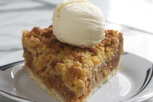 ČUVENI KRAMBL OD JABUKA NAJBOLJE PRAVE VOJVOĐANKE: Kolač koji će vas RASPAMETITI koliko je DOBAR (RECEPT)