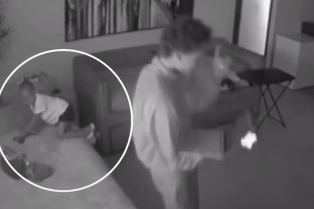 DEVOJČICA UZIMA PIŠTOLJ, OKREĆE GA KA SEBI I PUCA: Snimak je izbezumio sve, gledajte na svoju odgovornost (VIDEO)