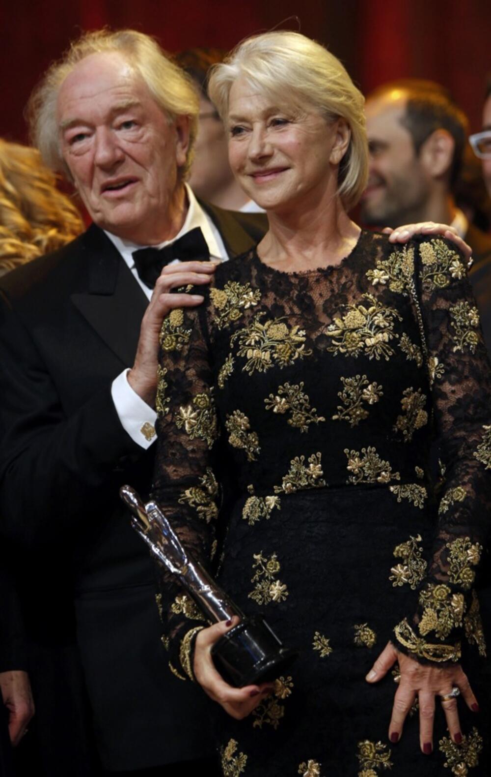 Dambldor je direktor Hogvortsa i Harijev zaštitnik