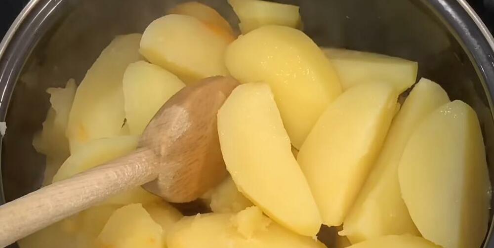 Restovani krompir koji sva deca vole