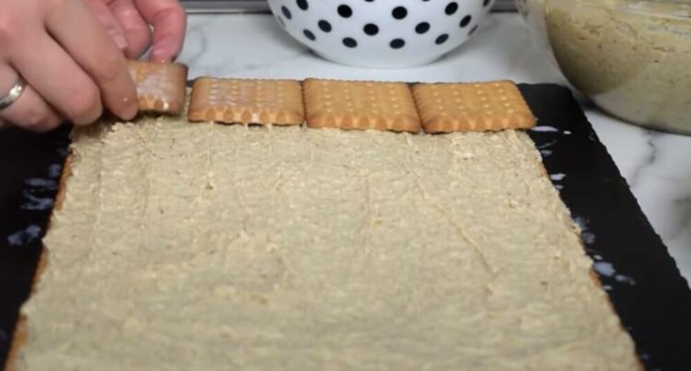 Filovanje keks torte sa orasima