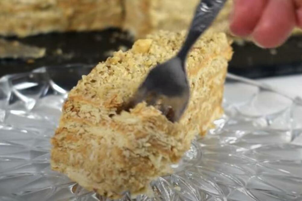 STARE SRPKINJE SPREMAJU NAJBOLJU POSLASTICU: Keks torta sa orasima - nijedna proslava ne može da prođe bez nje