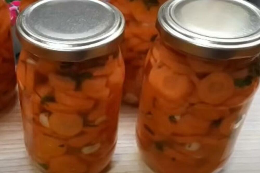 KISELA ŠARGAREPA SA BELIM LUKOM U TEGLI: Zimnica sa sela - stari recept naših domaćica