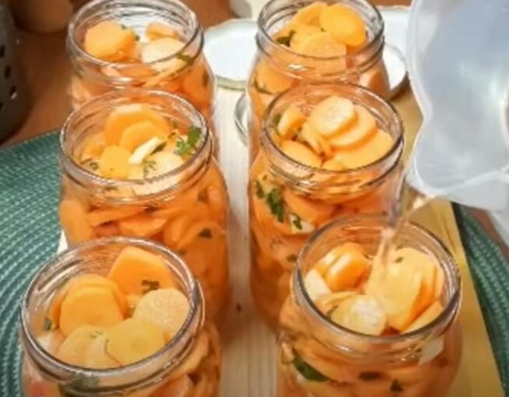 Voda u tegli sa šargarepom i belim lukom