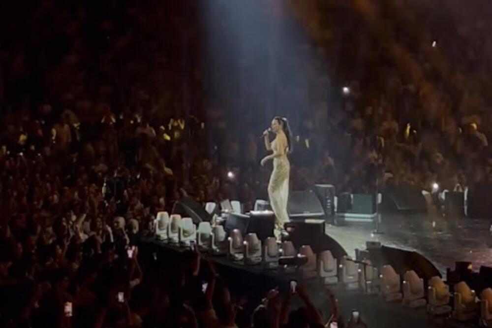 ALEKSANDRINE REČI PRED KRAJ KONCERTA ZAKUCAVAJU U METU: Obratila se PUBLICI, dirljivo do bola!