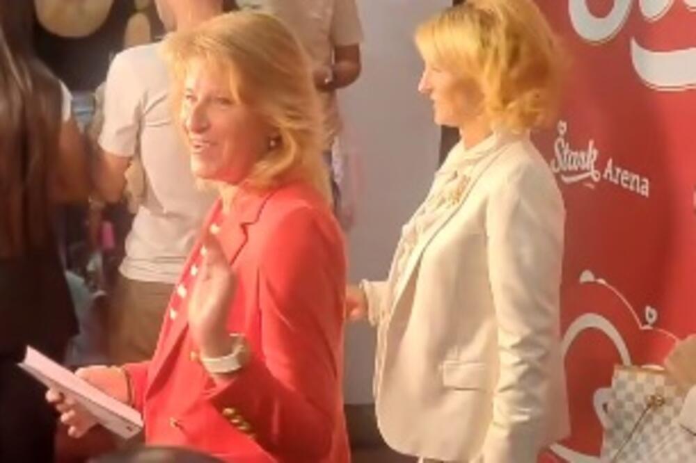 STIGLA I DIJANA ĐOKOVIĆ NA KONCERT! Ovakva DAMA se jednom rađa, NOLE IMA NAJJAČU MAMU (VIDEO)