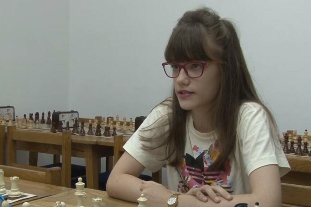 "IGRAĆU SVIM SRCEM ZA SRBIJU": Anja (12) iz Rume se sprema za MEĐUNARODNO ŠAHOVSKO PRVENSTVO, SAMO NAPRED