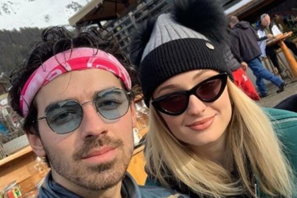 DŽO DŽONAS I SOFI TARNER POSTIGLI DOGOVOR U VEZI STARATELJSTVA NAD DECOM: Oglasili se ZAJEDNIČKIM SAOPŠTENJEM