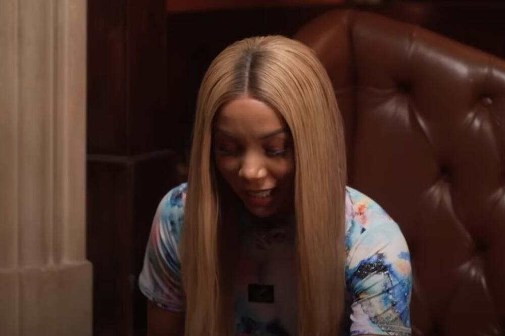 ŠTA SE DEŠAVA? U 1 DANU BILA SA 3 MUŠKARCA I DOBILA INFEKCIJU: Voditelj POPIO RAKIJU kad je čuo koliko ih je IMALA