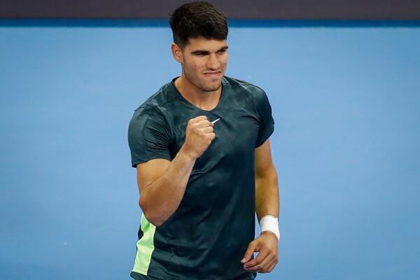 ALKARAS ZAPALIO INTERNET: Španac bacio svoje navijače u trans!