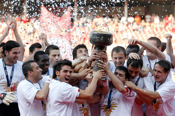 OSVOJIO JE DVE DUPLE KRUNE ZAREDOM SA ZVEZDOM! Delije, pozdravite trenera Nišlija (FOTO)