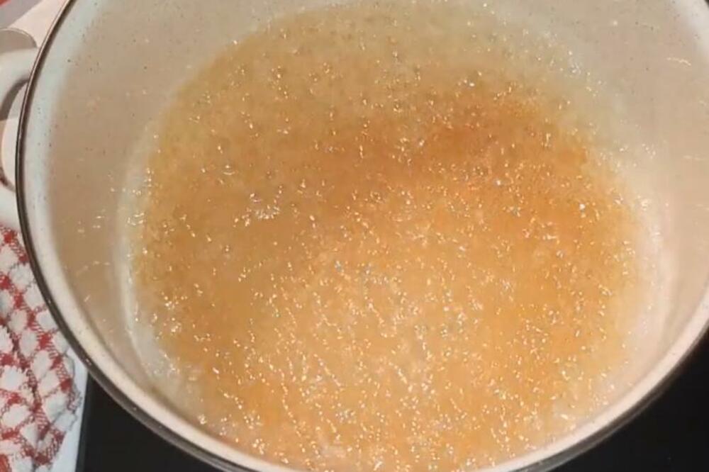 VEĆINA DOMAĆICA UPROPASTI TORTU JER NE UME PRAVILNO DA KARAMELIZUJE ŠEĆER: Samo ovako vam nikada NEĆE IZGORETI