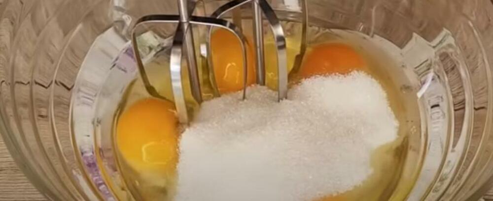 Jaja i šećer u činiji