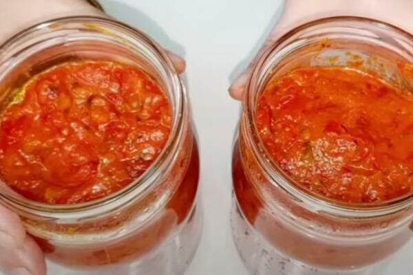 PIKANTNI PINĐUR U TEGLI: Seljačka zimnica koja svima uspeva po receptu starih domaćica