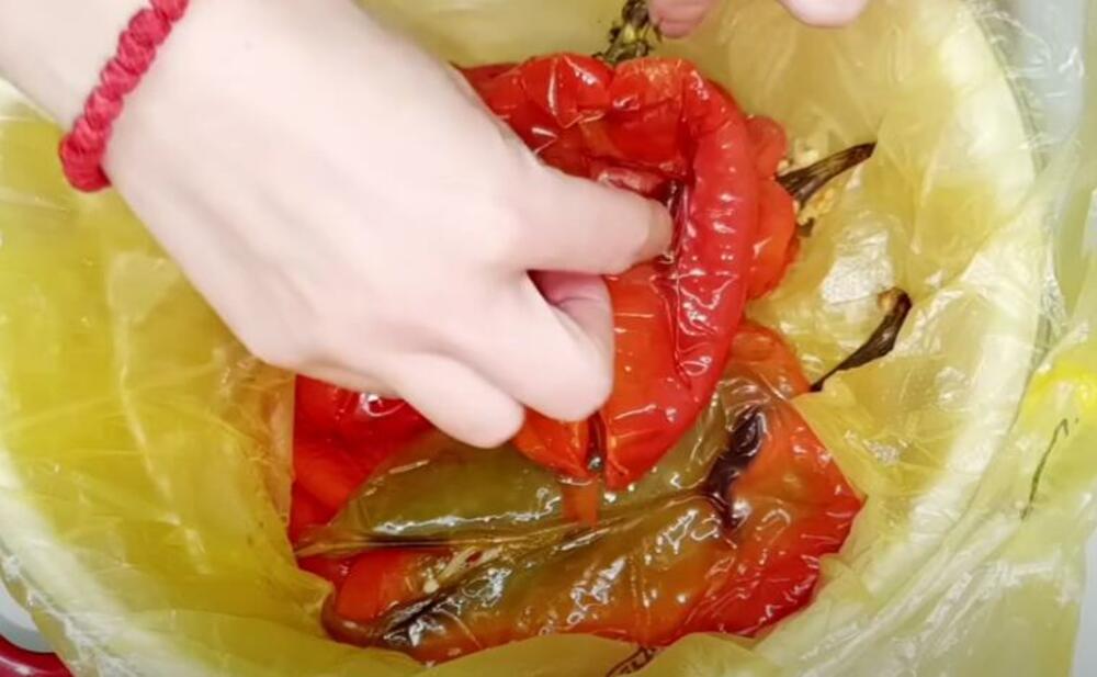 Pečene paprike u činiji