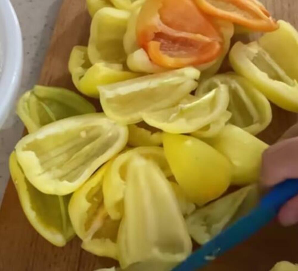 Isečena i očišćena paprika somborka