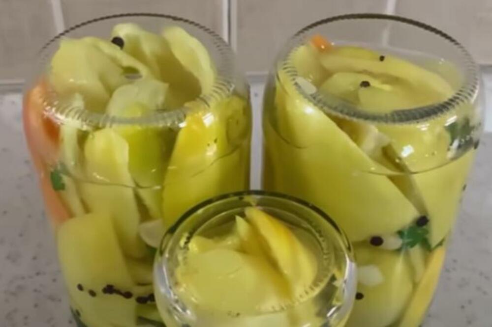 Starinski recept za neprevaziđenu zimnicu: Somborka u tegli na način na koji su je naše bake pravile