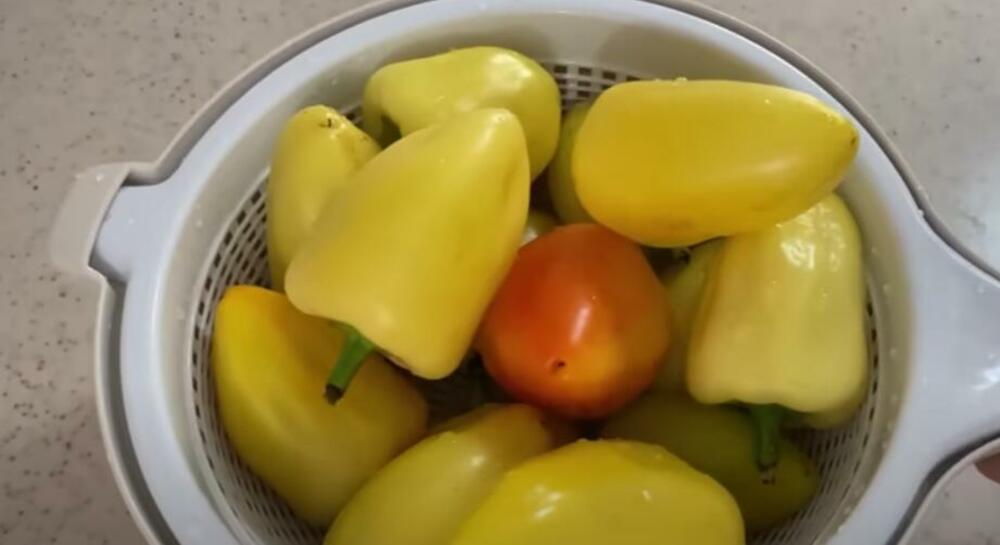 Paprika somborka u činiji