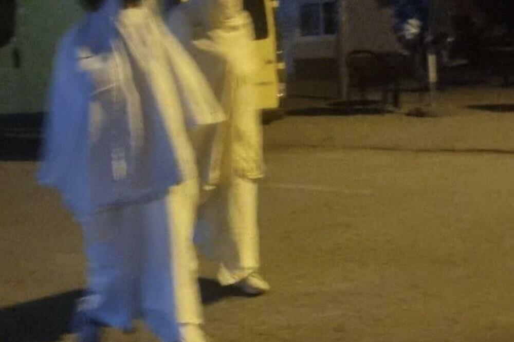 "OVA BOLEŠTINA SE ŠIRI OPAKO": Navukli bele čaršafe i rade OVO, narod uplašen, ŠTA JE S LJUDIMA VIŠE? (FOTO)
