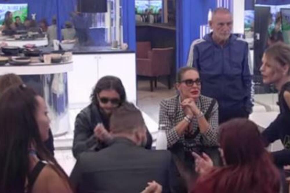 ŽENA KOJA JE JUČE UŠLA U ZADRUGU UNELA INFORMACIJE IZ SPOLJNOG SVETA: Veliki šef je UDARIO PO DŽEPU, paprena kazna